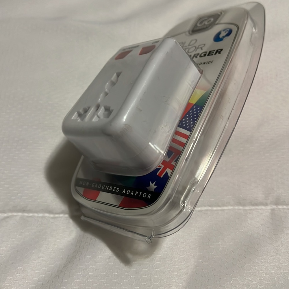 World Adaptor + USB Charger - Picture 6 of 6